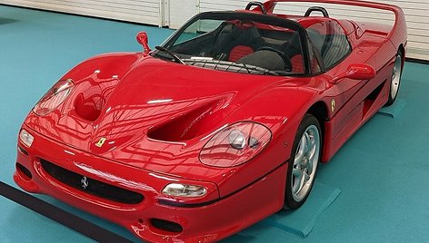 Ferrari F50 visada buvo labai brangus, bet su laiku jo vertė tik auga. (Calreyn88, Wikimedia (CC BY-SA 4.0)