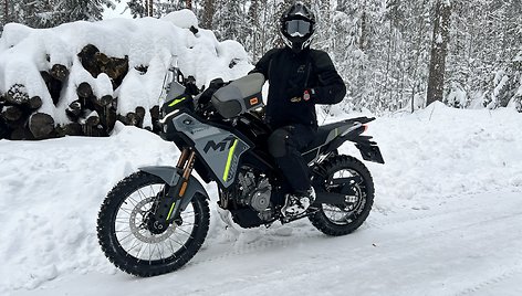 Karolis Mieliauskas ruošiasi kelionei į Suomiją motociklu