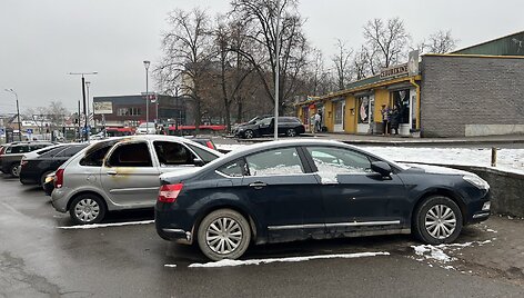 Apleisti automobiliai užsienieti&scaron;kais numeriais &scaron;alia Vilniaus autobusų stoties