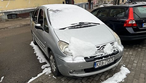 Apleisti automobiliai užsienieti&scaron;kais numeriais &scaron;alia Vilniaus autobusų stoties