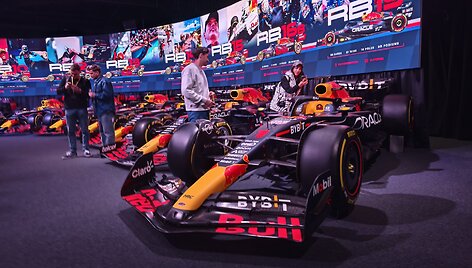 &bdquo;Red Bull Oracle&ldquo; gamykla Milton Keynese