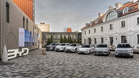 BYD automobilių ir elektromobilių pristatymas