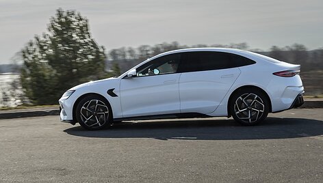 BYD automobilių ir elektromobilių pristatymas