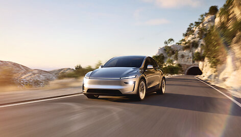 Tesla Model Y (2025)