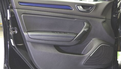 Automobilio salono plastiko valymas