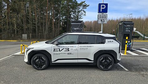 V.Miliaus kelionė elektromobiliu i&scaron; Vilniaus į Taliną