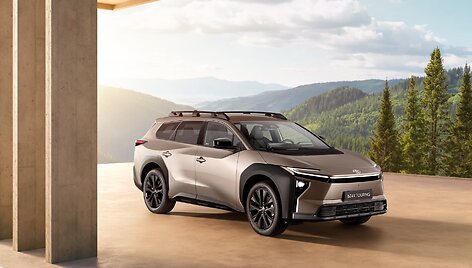 &Scaron;eimyninis elelktrinis SUV Toyota bZ4X Touring