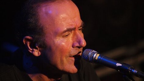 &bdquo;The Stranglers&ldquo; legenda Hughas Cornwellas su grupe