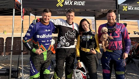 &bdquo;Abu Dhabi Baja Challenge&ldquo; : Saulius Klevinskas, Gediminas &Scaron;atkus, Emilija Gelažninkienė, Arūnas Gelažninkas 