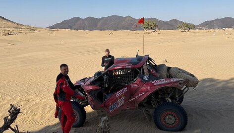 Ernestas Česokas ir Mindaugas Sidabras taiso motobagį GR10