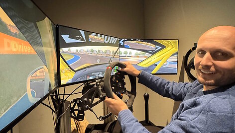 Įžymybės i&scaron;bandė virtualią &bdquo;Lithuanian Motorsport Park&ldquo; trasą