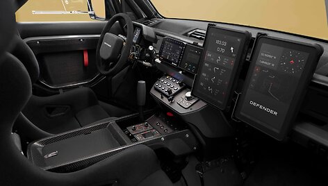 Pristatytas Roko Baciu&scaron;kos Dakaro automobilis &ndash; &bdquo;Defender Dakar D7X-R&ldquo;