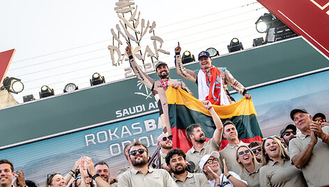 Rokas Baciu&scaron;ka su &bdquo;Defender&ldquo; laimėjo Dakaro T2 kategoriją