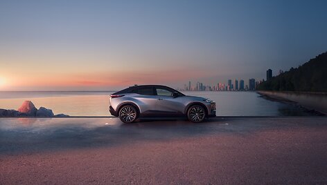 Elektrinis &bdquo;Toyota C-HR+&ldquo; 