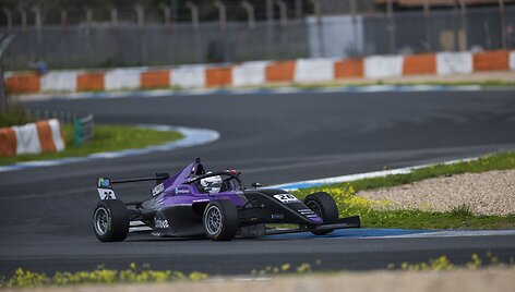 Lietuvis Markas &Scaron;ilkūnas ruo&scaron;iasi debiutui &bdquo;Formula 4&ldquo; lenktynėse