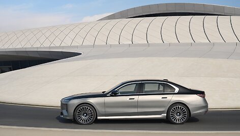 BMW 7 ir BMW i7