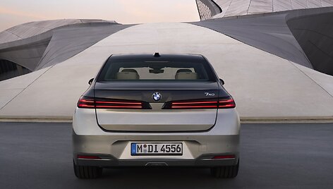 BMW 7 ir BMW i7