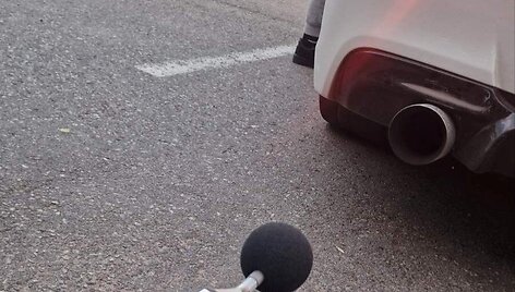 Policijos akcija Kaune: kviečia pasitikrinti transporto priemonių triuk&scaron;mo lygį