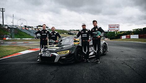 ADAC RAVENOL 24h N&uuml;rburgring lenktynėse &ndash; 2 &bdquo;Juta Racing&ldquo; ekipažai 