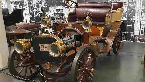 Matote, kiek žibintų turi vienas automobilis? Tai, beje, yra 1903-iųjų Fiat