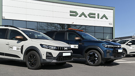 Dacia automobiliai ralio trasose atliks saugos funkciją