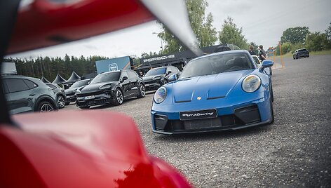 Daugiau nei 100 &bdquo;Porsche&ldquo; Kauno Rotu&scaron;ės aik&scaron;tėje ir Nemuno žiede