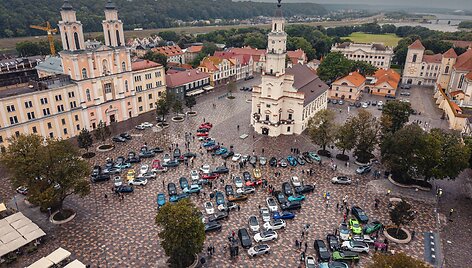 Daugiau nei 100 &bdquo;Porsche&ldquo; Kauno Rotu&scaron;ės aik&scaron;tėje ir Nemuno žiede