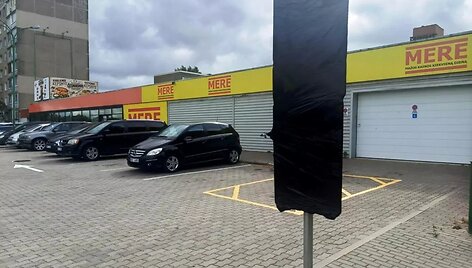 Mokamą parkavimą žymintys ženklai &scaron;iuo metu uždengti. Edgaro Valecko nuotr.