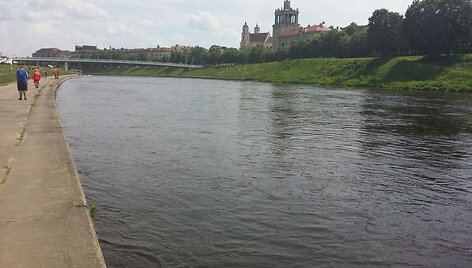 Nuo Neries krantinės Vilniuje nukrito žmogus
