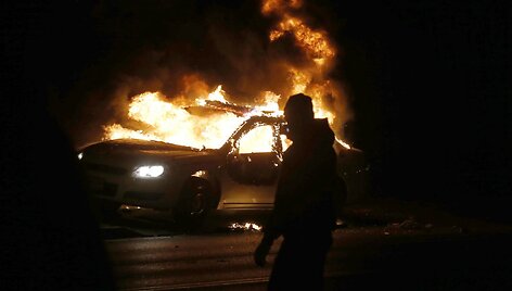 Riau&scaron;ės Fergusone (JAV) i&scaron;teisinus juodaodį nu&scaron;ovusį policininką 2014 m. lapkričio 25 d. 