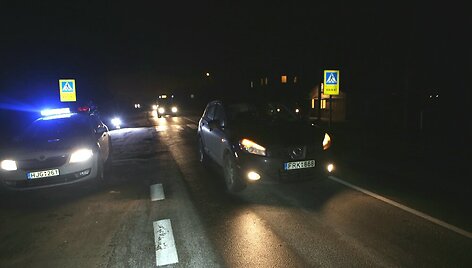 &bdquo;Nissan&ldquo; Klaipėdos rajone parblo&scaron;kė moterį pėsčiųjų perėjoje 2014 m. gruodžio 14 d. 