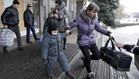 Paskutinės sausio dienos Donbase: evakuacija ir nesibaigiantys teroristų ap&scaron;audymai
