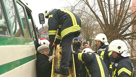 Autobuso ir sunkvežimio avarija &Scaron;ilutėje