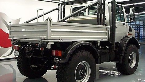 „Ebay“ galima įsigyti ypatingą Arnoldo Schwarzeneggerio visureigį – „Mercedes Benz Unimog“