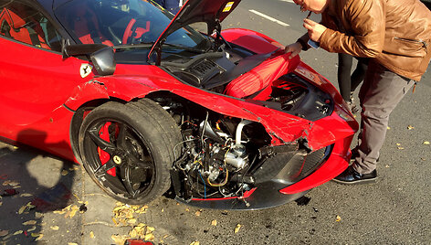 &bdquo;Ferrari LaFerrari&ldquo; avarija Budape&scaron;te (2015)