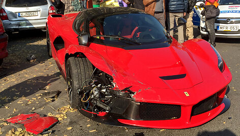 &bdquo;Ferrari LaFerrari&ldquo; avarija Budape&scaron;te (2015)