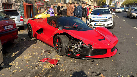 &bdquo;Ferrari LaFerrari&ldquo; avarija Budape&scaron;te (2015)