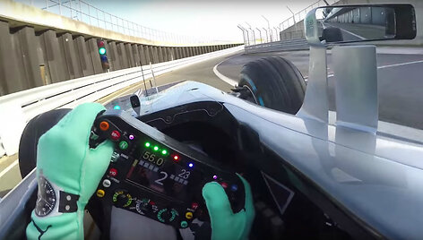 &bdquo;Mercedes&ldquo; pristatė 2016 m. &bdquo;Formulės 1&ldquo; bolidą W07