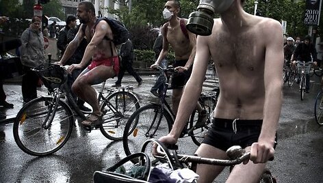 Nuogas protestas Briuselyje