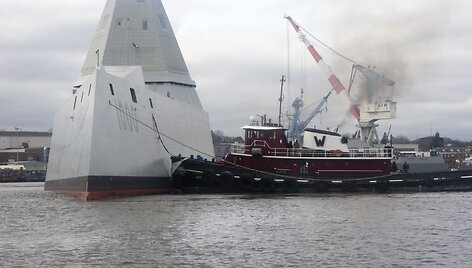 Moderniausias amerikiečių eskadrinis minininkas &bdquo;USS Zumwalt&ldquo; &ndash; nematomas radarams