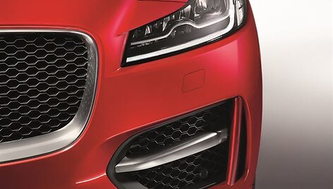 &bdquo;Jaguar" naujokas &ndash; miesto visureigis F-PACE atvyko į Lietuvą