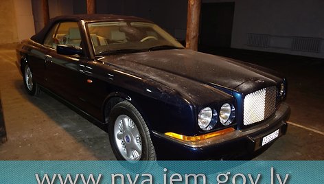 Latvijos URM aukcione parduoda iš nusikaltėlių konfiskuotą kabrioletą „Bentley Azure“.