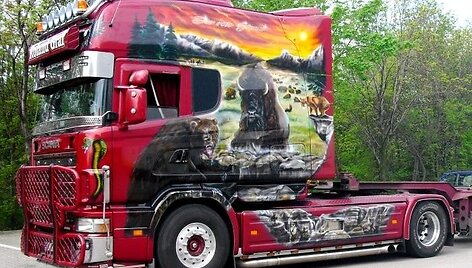 Vilkikų puo&scaron;yba: merginų atvaizdai, mistika ir fantastika