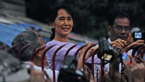 Aung San Suu Kyi paleista iš namų arešto 