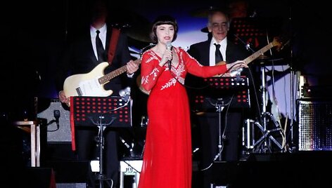 Mireille Mathieu koncerte &ndash; dalelė Paryžiaus