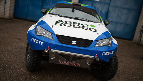 S.Jurgelėnas ir V.Žala i&scaron;siuntė &bdquo;Bee Dakar&ldquo; automobilį į Pietų Ameriką