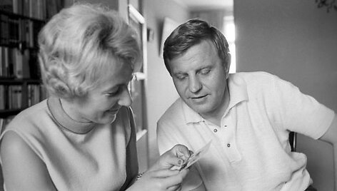 Justinas Marcinkevičius su žmona 1960 m.