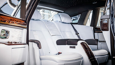 &bdquo;Rolls Royce&ldquo; i&scaron;leido paskutinį septintos kartos &bdquo;Phantom&ldquo;