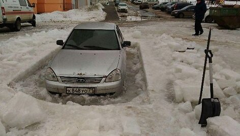 Lede  į&scaron;alusi &bdquo;Lada&ldquo;