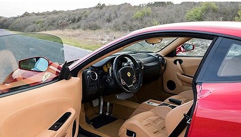 Donaldui Trumpui kadaise priklausęs sportinis automobilis &bdquo;Ferrari F430 F1 Coupe&ldquo; 